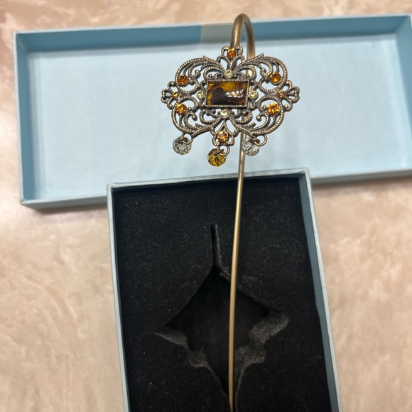 Beautiful Austrian Crystal Bookmark by Two’s Company - Picture 3 of 3